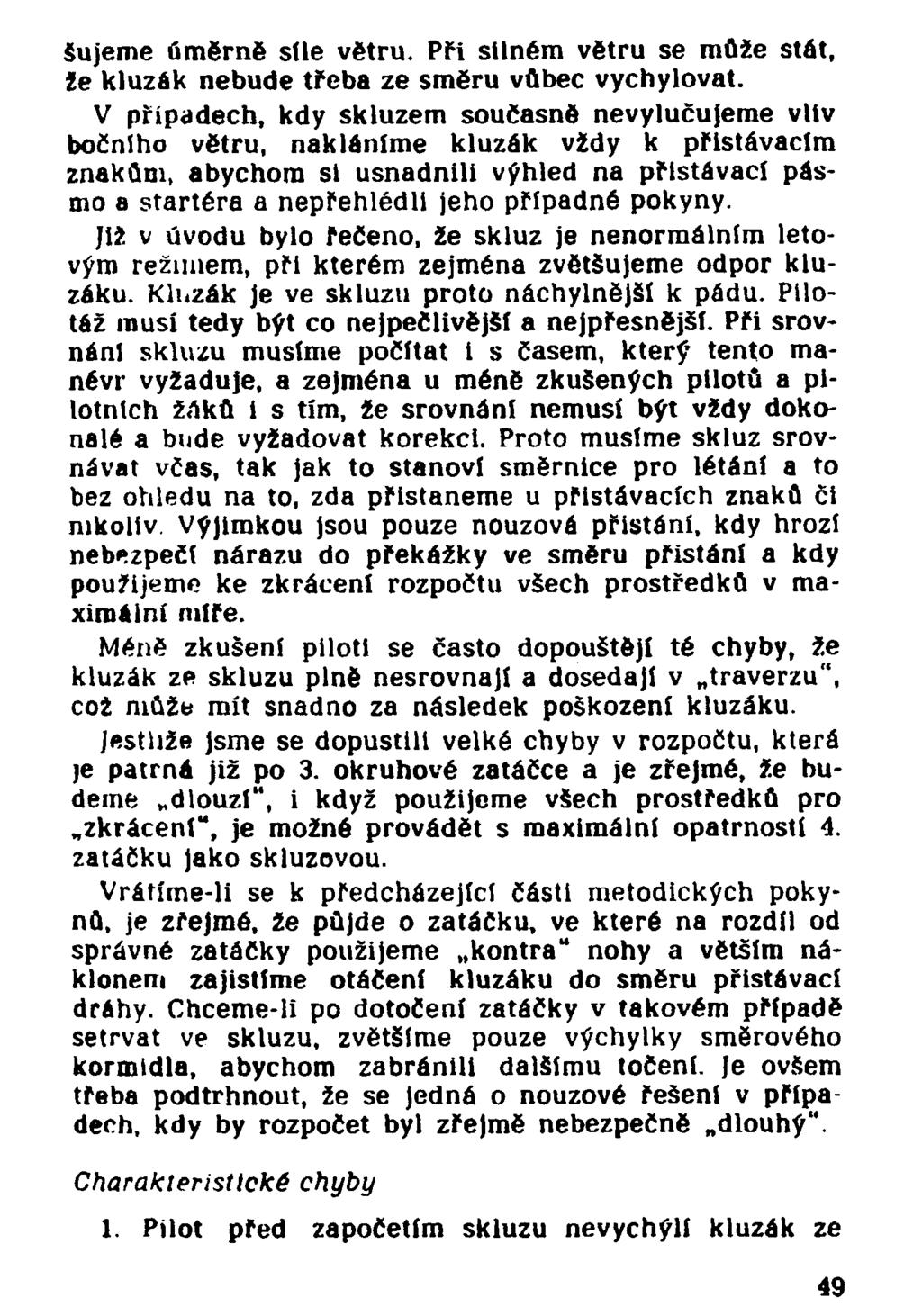 Sujeme úměrně síle větru. Při silném větru se může stát, že kluzák nebude třeba ze směru vůbec vychylovat.