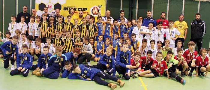 2015 do marca 2016 porovnalo sily viac