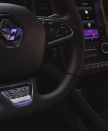 Unikátna výbava Initiale Paris: Dizajn Kožené čalúnenie Nappa Disky kolies z ľahkých zliatin 19", dizajn Initiale Paris Komfort Sedadlo vodiča a spolujazdca elektricky
