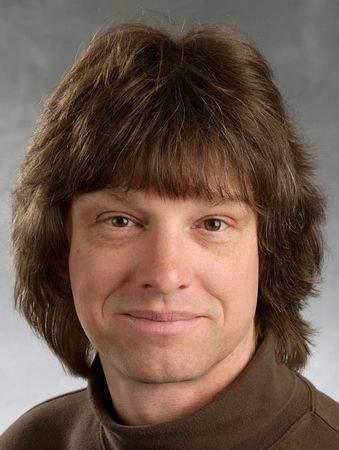 Singleton Meyers (C++) n Scott Meyers q místo operátoru new, statická lokální proměnná q instanci nedržíme ve statickém ukazateli q funkce vracející referenci na statický objekt ve funkci class
