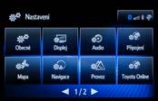 (A/B), doba jízdy, průměrná rychlost, vnější teplota, ukazatel otevřených dveří, informace ze systému Toyota Safety Sense, ukazatel servisního intervalu) Audiosystém s rádiem a CD