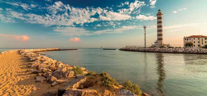 di Piave / Noventa di Piave, dále směr Passarella, Jesolo, Lido di Jesolo, Cavallino MOŘE A PLÁŽE Místní moře je čisté, u břehu však může být zkaleno zvířeným jemným pískem, který přinášejí nedaleko