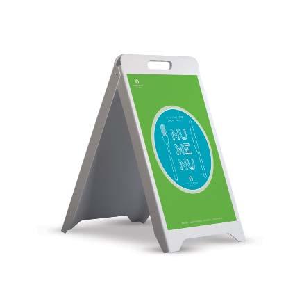Pavement Signs 21 Carry Board Jednoduchý a nákladově efektivní volně stojící nosič je lehký a snadno se přenáší. Vhodný pro vnitřní použití nebo na chráněných místech.