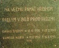 1916 PADOL V SLOVENSKOM NÁRODNOM POVSTANÍ 13. IX. 1944. ČESŤ A SLÁVA HRDINOM SNP Pamätnú tabuľu odhalili v r. 1970. 23.