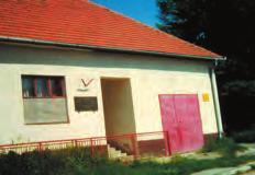 Na tabuli je nápis: V SLOVENSKOM NÁRODNOM POVSTANÍ R. 1944/45 ZAHYNULI NAŠI SPOLUOBČANIA JÁN ČERŇANSKÝ JOZEF DANKO * 21.12.