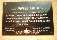 v strede obce je osadená čierna mramorová tabuľa s menami padlých v 2. svetovej vojne.