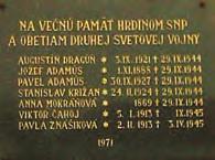 oslobodzovacích bojov. Hrob má betónový rám.