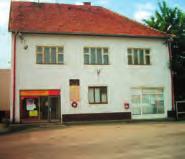 Pamätnú tabuľu odhalili v r. 1959. *2 Pod spomínanou tabuľou je umiestnená druhá tabuľa z červenkastého kameňa (mramoru).