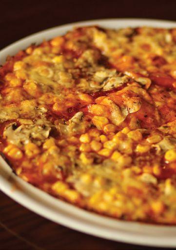 PIZZA M(300 g) S(450 g) V(600 g) XXl (900 g) MEGA(1,5 kg) alergény 3 4 5 8 15 29. Pizza Meran 1,7,3 (par. pretlak, syr, šunka, vajce, špar 30. Pizza Cardinale 1,7 (par.