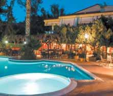 Využívat lze následující služby v hotelu Ritsa: bazén, lehátka a slunečníky u bazénu (zdarma), snackbar u bazénu.