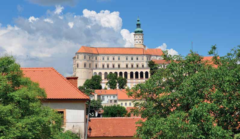 NOVINKA n Ubytování: dvoulůžkové pokoje Standard s možností přistýlky (rozkládací lůžko) koupelna (sprcha), WC, TV, trezor, minibar, fén,