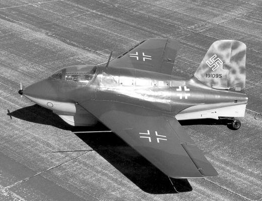 vo velení na strane ZSSR g) veľké obkľučovacie operácie zo strany nemeckých vojsk 10.* Najrýchlejšie lietadlo druhej svetovej vojny Me 163 dosahovalo rýchlosť viac ako 900 km/h.