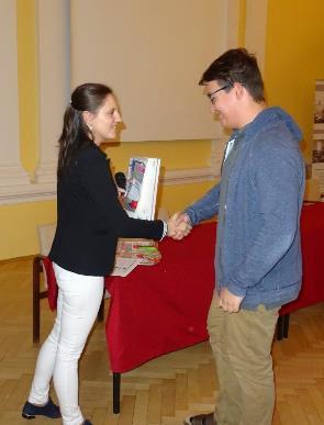 Předávání FCE jazykového certifikátu žákovi školy Střední škola průmyslová a umělecká, Opava, příspěvková organizace, Na přímou podporu vzdělávání se uskutečnila v průběhu školního roku řada aktivit: