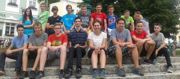 8. Údaje o aktivitách a prezentaci školy na veřejnosti K tradičním mimoškolním aktivitám, které jsou uskutečňovány v průběhu studia, patří: Adaptační kurzy V prvních zářijových dnech proběhly v