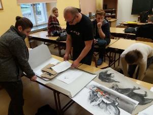 Prezentace ateliérů FaVU VUT Brno V pátek 11. 11. 2016 proběhla na naší škole prezentace ateliérů FaVU VUT Brno. Studium v uměleckých ateliérech na Fakultě výtvarných umění přijeli představit BcA.