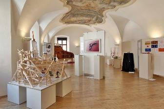 Martina Sněhoty měla výstava vysokou návštěvnost. Bruska s designem našich žáků je ve výrobě obor Průmyslový design Žáci III.