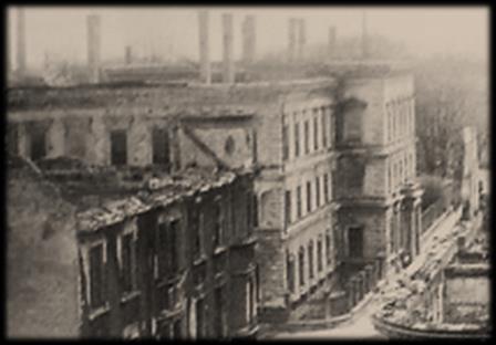 Jen pro zajímavost přikládáme v pravém spodním rohu obrázku stav budovy z roku 1948.