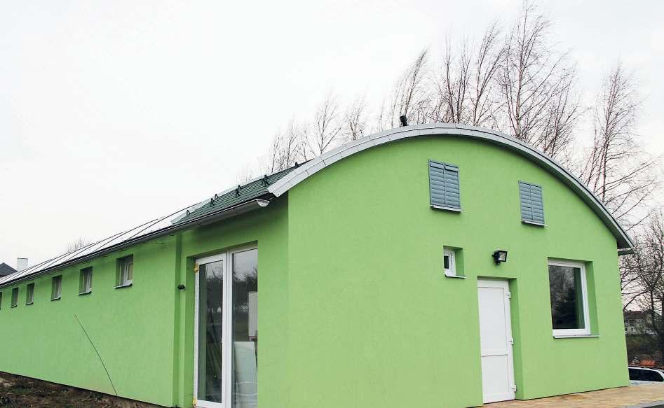 Netradiční chovatelské zařízení pro lorie u Marcela Kohouta Text: Milena Vaňková, Marcel Kohout Foto: Jaroslav Vokoun Chov loriů není rozšířen jako chov zrnožravých papoušků, ale stále více si