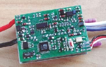 Obousměrný regulátor Navy kontrol 535, vyrábí ROBBE, www.robbe.de vodou chlazený lodní regulátor, procesor ATtiny28L 6 až 14 článků, trvale 35A PWM spínací frekvence 1kHz rozměry 65x39x18.