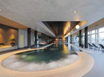 Prostředí Lázně Asia Therme Linsberg. Přirozená harmonie. Do idylické přírodní scenérie Dolního Rakouska je od roku 2008 stylově a nanejvýš harmonicky zasazen top-designový projekt.