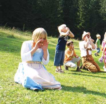 Labirint Pomagaj Kekcu rešiti Mojco iz labirinta! Z Bedanc busom se odpeljete v gore na najbolj nora doživetja.