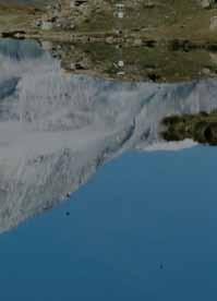 Alpska pokrajina z visokimi gorami, kristalno čista jezera in ledeniške doline ti bodo vzele sapo in te popeljale v pravljico.