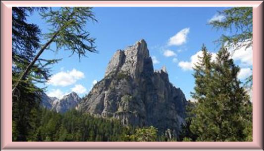 Strobel (C), která vede na vrchol Punta Fiames (2240m) - Ettore Bovero (C), která vede na vrchol Col Rosa