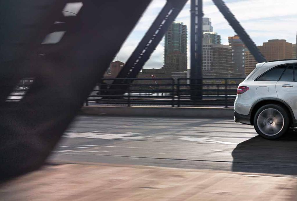 10 Zná jen jediný směr: vpřed. CROSSWIND ASSIST Náhlé poryvy větru mohou především při vysokých rychlostech zapříčinit ztrátu stability vozidla.