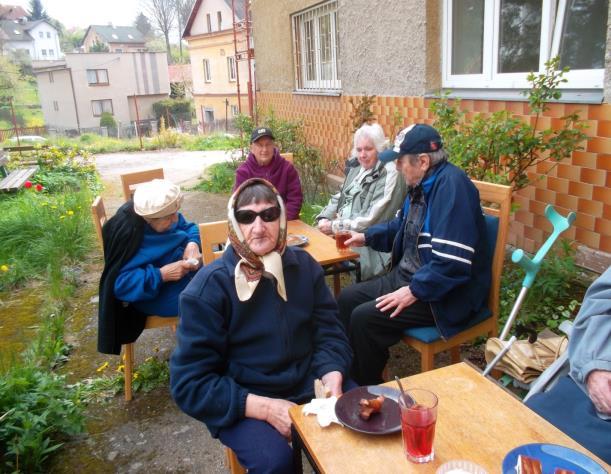 Naší snahou je spolupracující a dobře fungující kolektiv, jelikož i to se odráží na kvalitě poskytovaných služeb a spokojenosti našich klientů. Velmi důležité i další doplňující vzdělávání pracovníků.