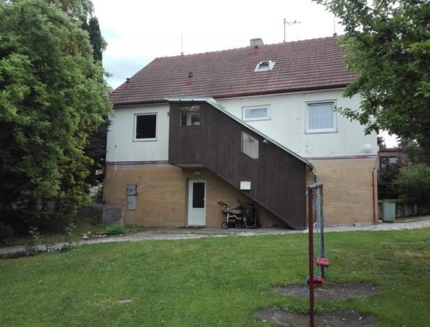 Domy na půl cesty Vedoucí služby Jaromíra Fajtová, která vystřídala ve vedení služby p. O. Žáka, který od nás odešel na podzim.
