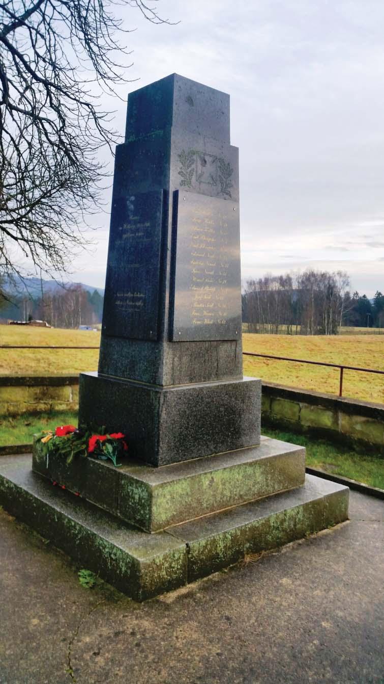 Odhalená tajemství - jména z pomníku promluvila Na pomníku padlých z I. svìtové války na Mezné jsou více, jak dvì desítky jmen místních rodákù.