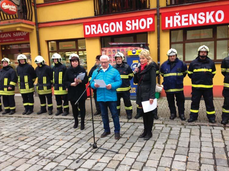 Zdeòka Pánka, zástupce AMC Radíkovice Jana Majurníka, dodavatele UAZu, Ing. Marcelu Holeèkovou zástupce Krajského úøadu Ústeckého kraje, který projekt podporoval od prvopoèátku, tj.