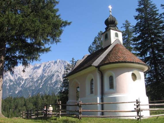 Výstup k chatě Nordlinger Hütte 2239 m a stejnou cestou zpět, 3 hodiny. Zdatnější výstup na vrchol Reither Spitze 2374 m s kruhovým výhledem na nejvyšší rakouská pohoří. Zpět k horní stanici lanovky.