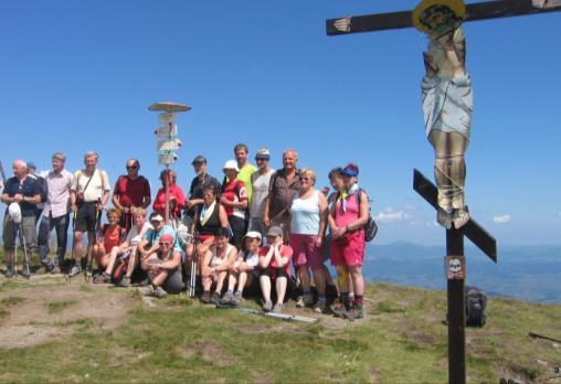 Najdeme zde ráj pro turisty panenskou přírodu s čistými potoky, solná jezírka a vysokohorské poloniny a milé domorodce. Pojďte poznávat dnešní tvář Podkarpatské Rusi.