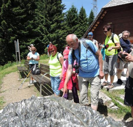 POHODOVÁ TURISTIKA LANOVKY S KORUTANSKOU KARTOU Se slevovou kartou ušetříte. Cestou tam bez nočního přesunu. 31. 7. 6. 8.