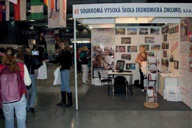 Kapitola 29 Osobní prodej Osobní prodej je rovněž součástí prezentace školy na veletrhu Gaudeamus, chápaném jako podpora prodeje. Obr.
