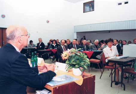 Část V Komunikace se zákazníkem má v té či oné míře původ právě v aktivitách public relations. Proto si na závěr ještě uvedeme dva konkrétní příklady s praktickými doporučeními, jak postupovat.