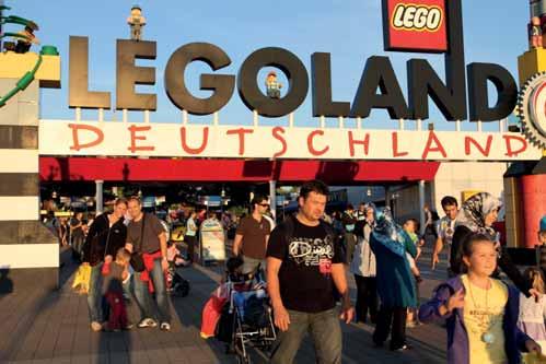 Kapitola 29 Public relations Hlavní turistickou atrakcí města je LEGOLAND, který byl postaven v bezprostřední blízkosti továrny v roce 1968.