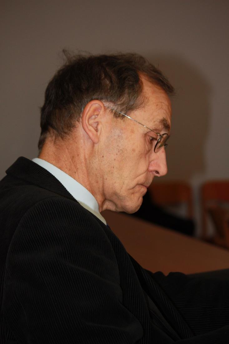 Dr Peter
