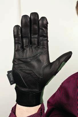 Comfort - elastic knitted fabric color variation: black, beige, green Palm: Goatskin leather with hydrophobic treatment Reinforcement: Leather reinforcement in the palm and on the back of the glove /