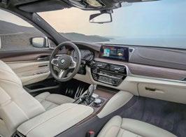 V inscenovaném divadle se v krátkých intervalech na jevišti střídaly různé novinky ze stáje BMW a publikum, které celou show sledovalo z hlediště, bylo opravdu pohlceno. Já také.