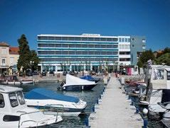 Kanál Pašman je ideálny pre vodné športy a potápanie. HR HOTEL ILIRIJA **** Poloha: Hotel sa nachádza pri mestskej promenáde a priamo pri mori, približne 50 m od centra mesta a 30 m od pláže.
