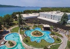 REZORT SOLARIS BEACH Poloha: Solaris Beach Resort sa nachádza na malom polostrove, obklopený je zeleňou. Vzdialenosť od Šibeniku je cca 6 km, dostupnosť miestnou dopravou.
