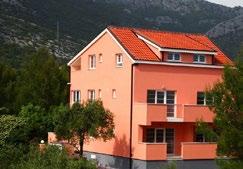HR VILA MARIS *** Poloha: vila sa nachádza 700 m od centra mesta Orebič. App/2 štúdio dvojlôžková izba, kuchynka, kúpeľňa/wc, klimatizácia, SAT/TV, Wi-Fi, balkón/terasa s výhľadom na more/park.