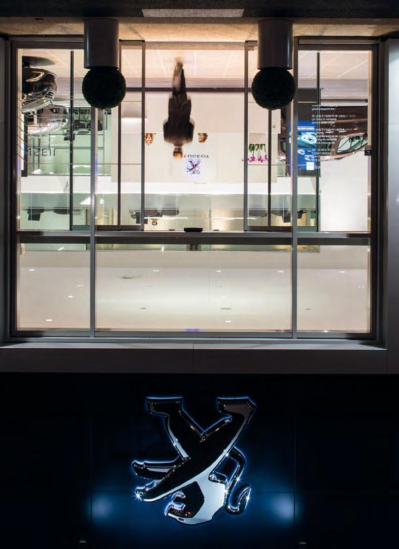 S i E Ť A S l u Ž By Ak si vyberiete Peugeot, získate rozsiahlu sieť koncesionárov, u ktorých nájdete prijatie na úrovni, profesionálnosť a kvalitné služby, ktoré vám zaručia maximálnu spokojnosť.