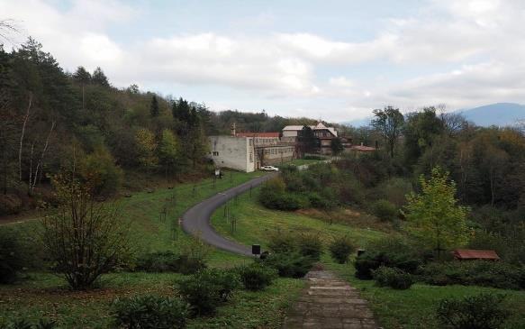 letech minulého století zbudovat hotel komplex Pantáta s penziony Panimáma a Mariánka s koupalištěm a 15 víkendovými vilkami.