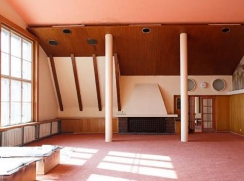 citlivě včlenila do krajiny. Stávající stavby mezi Mariánkou a Pantátou chtěl odstranit a oba objekty výhodně propojit architektonickou pergolou.