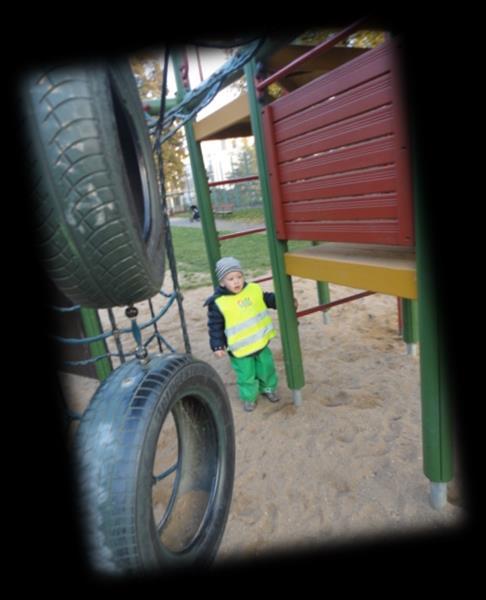 Běháme a skáčeme na zahrádce, stavíme a vaříme z písku.
