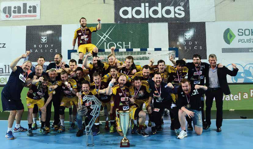 28 HC Dukla Praha 29 VYSNĚNÝ TITUL Dukla je opět házenkářskou jedničkou Třikrát po sobě kralovali extralize házenkáři Talentu Plzeň.