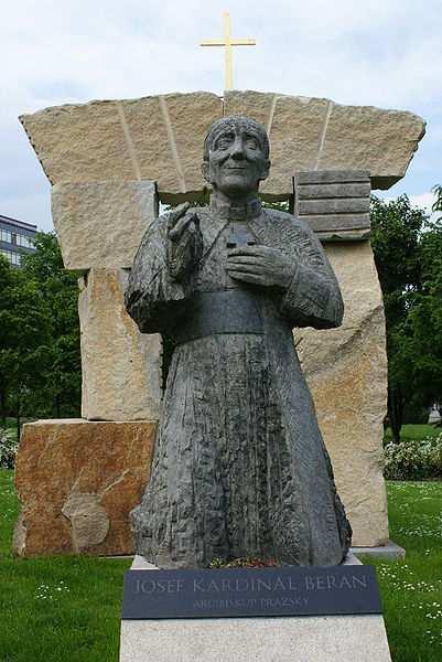 Kardinál Josef Beran Josef Beran se narodil 29.12.1888 v Plzni a v roce 1911 byl vysvěcen na kněze. Byl katolický duchovní a teolog, 33. arcibiskup pražský a primas český v letech 1946 1969.